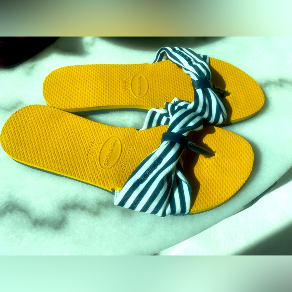 NEW Havaianas cute water compatible fabric top Size 35-36
